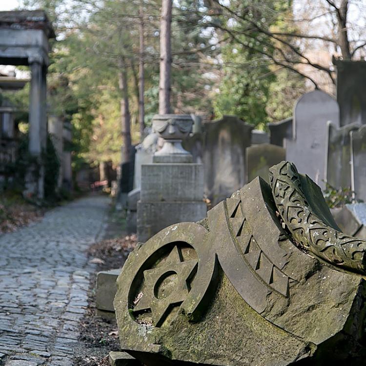 From Solidarity to ‘Hyde Park’: Saving the Old Jewish Cemetery in Wroclaw
